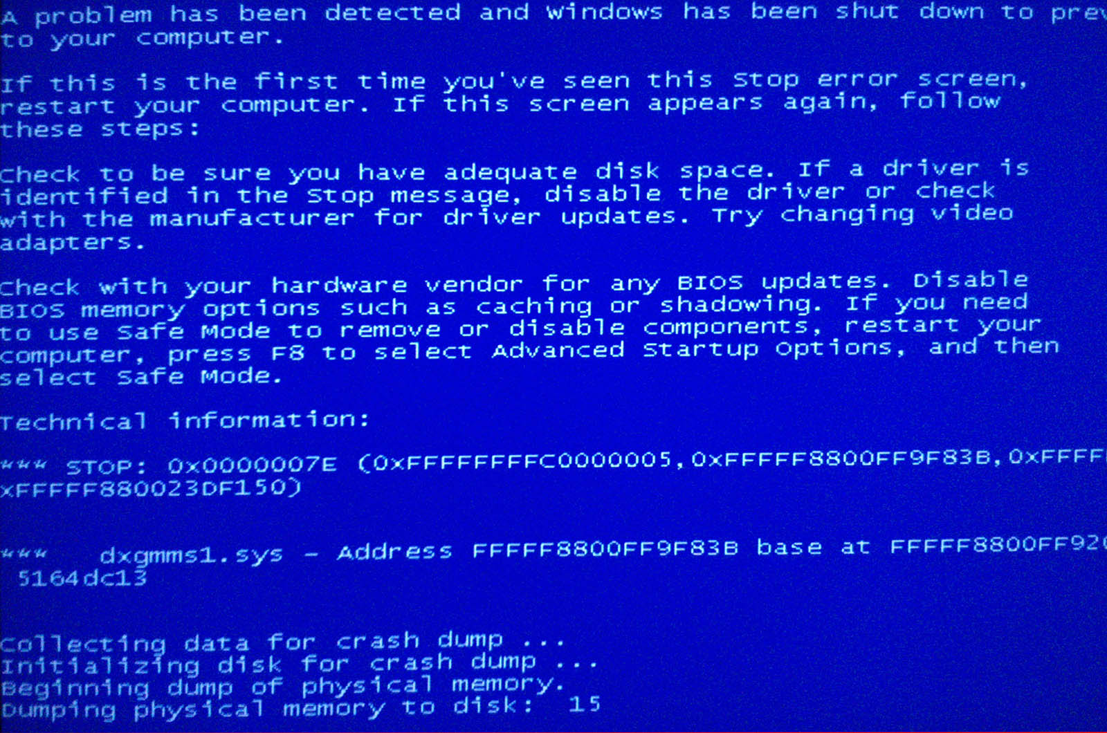 Синей экран xp. Синий экран. Синий экран смерти. Синий экран смерти Windows. Синее окно смерти.